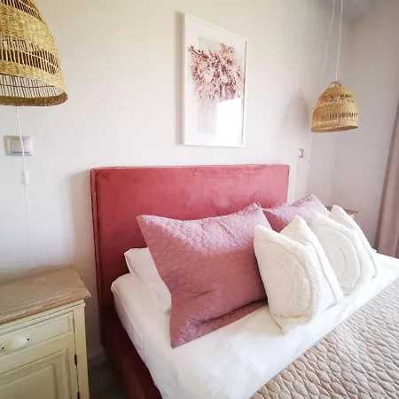 Stylish Close To Marina Apartment
