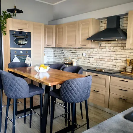 Stylish Close To Marina Apartment